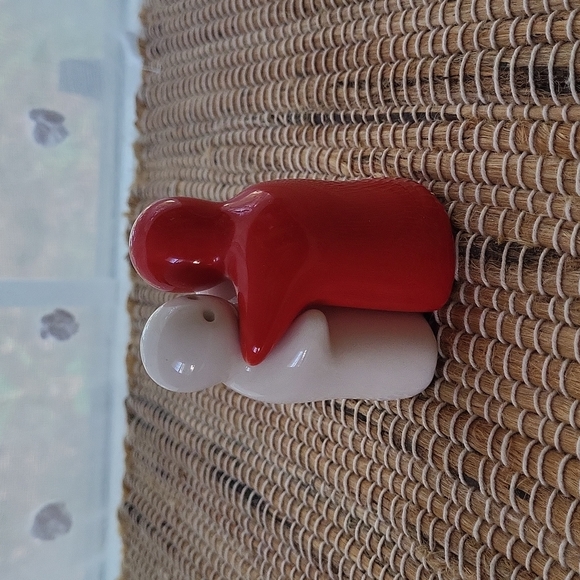 Spooky unique HUGGING ghost SALT & PEPPER shaper - Picture 2 of 4